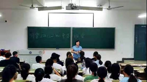 说明: F:\3. 威廉希尔教学工作（卢时光）\18. 新闻稿件\2021.9.23：威廉希尔各班召开新生班班会\微信图片_20210923193552.jpg