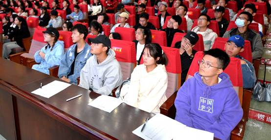 说明: F:\3. 威廉希尔教学工作(卢时光)\18. 新闻稿件\2021.10.21:2021级入学教育大会\3 - 副本.jpg