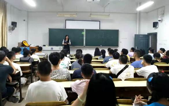 说明: F:\3. 威廉希尔教学工作（卢时光）\18. 新闻稿件\2021.9.23：威廉希尔各班召开新生班班会\微信图片_20210923193529.jpg