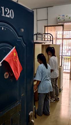 说明: F:\3. 威廉希尔教学工作(卢时光)\18. 新闻稿件\2021.9.17:威廉希尔组织打扫新生宿舍\IMG_20210916_125533.jpg